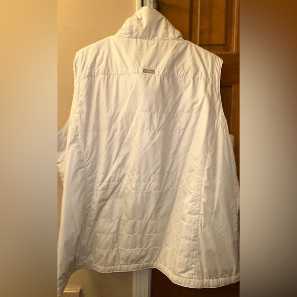 Columbia women’s XXL vest - Picture 2 of 3